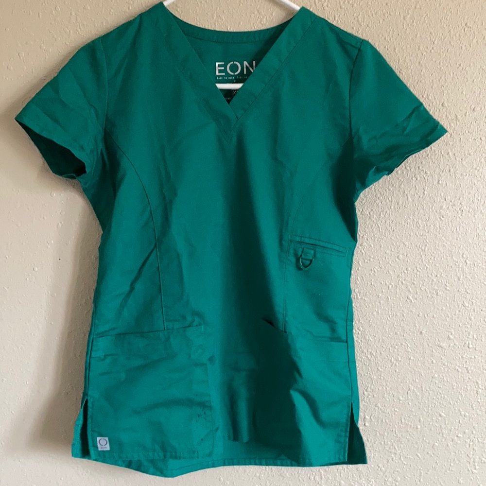 EON by Maevn women’s scrub top, XS in hunter green